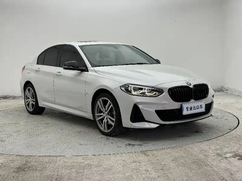 BMW 1 Series 2023 — фото 3