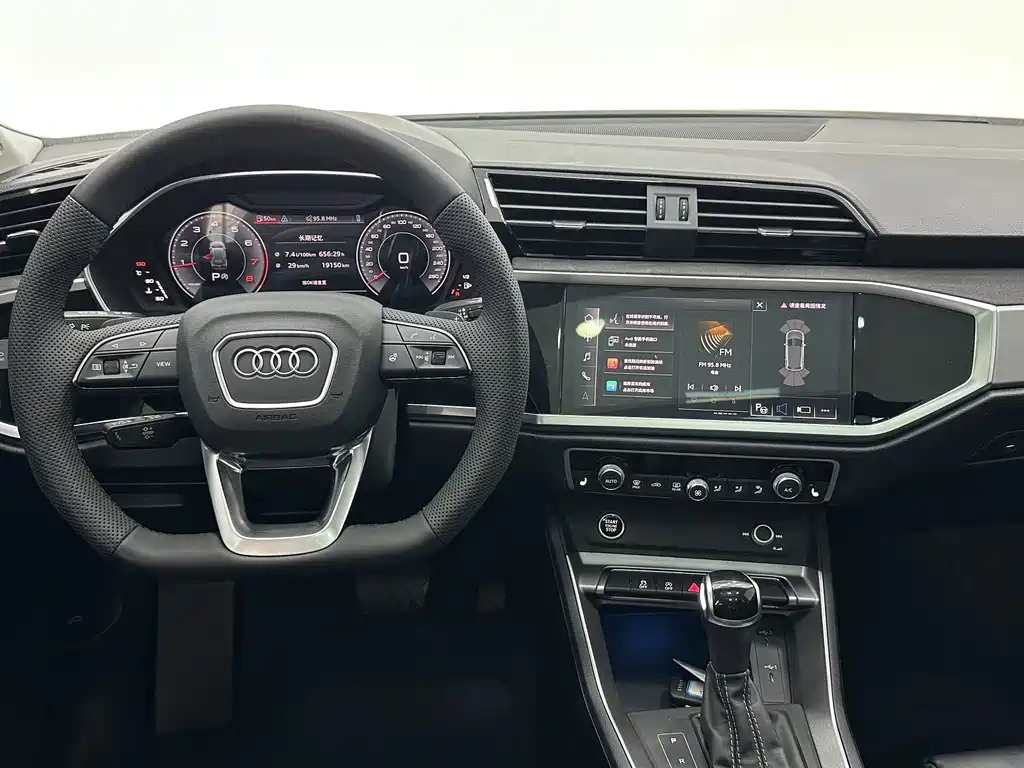Audi Q3 2022 — фото 11