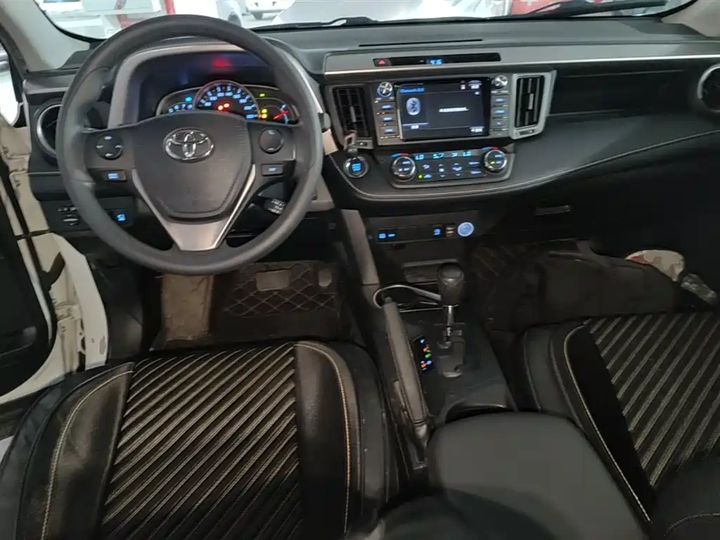 Toyota RAV4 2019 — фото 10