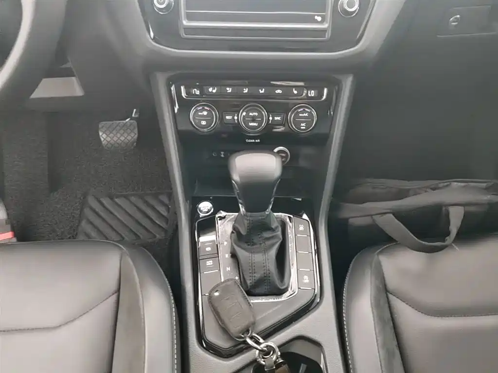 Volkswagen Tiguan L 2018 — фото 14