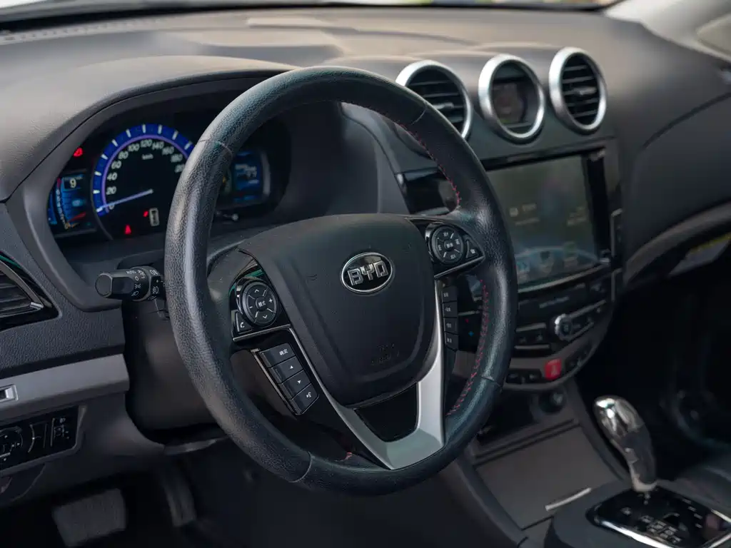BYD S7 2015 — фото 10