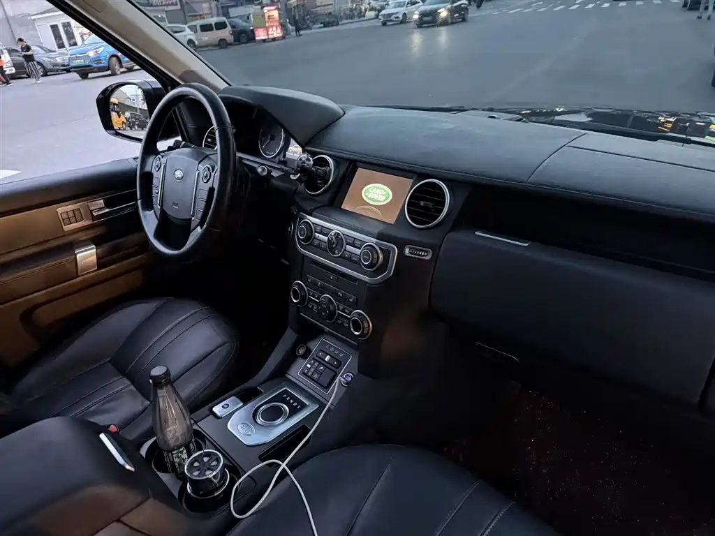 Land Rover Discovery 2017 — фото 17