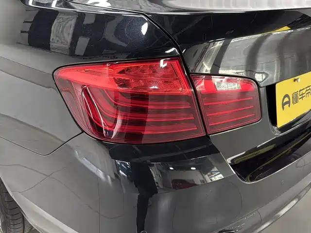 BMW 5 Series 2015 — фото 9
