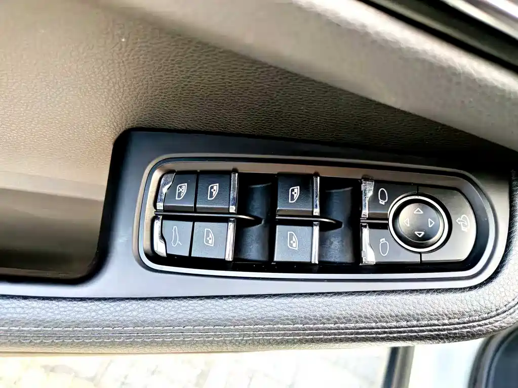 Porsche Macan 2022 — фото 15