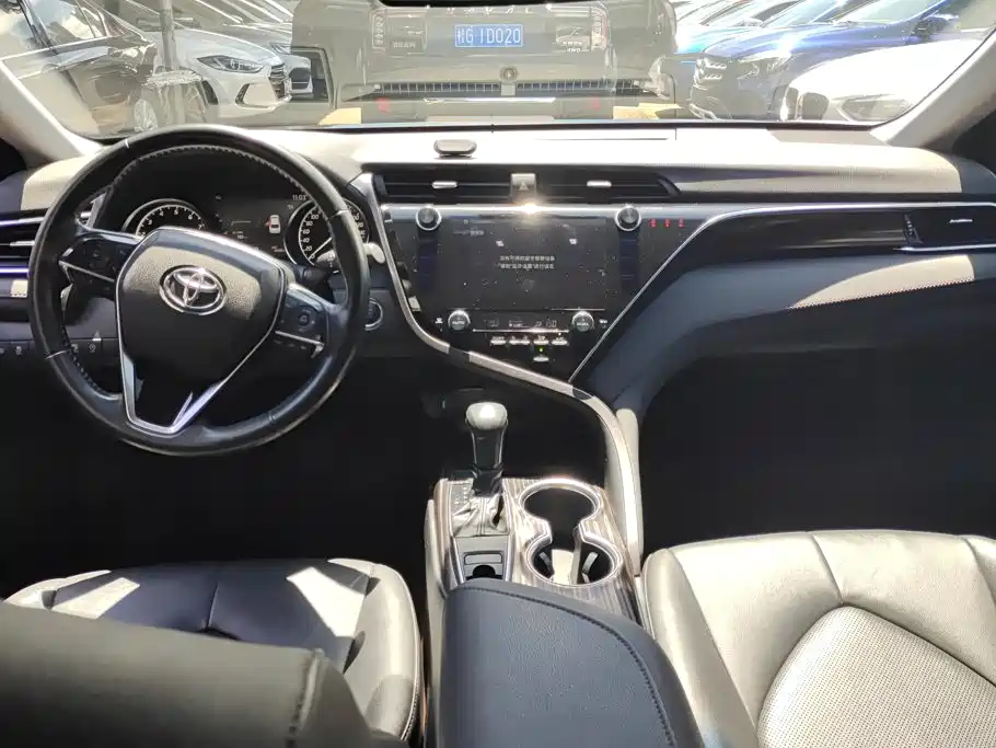 Toyota Camry 2020 — фото 12
