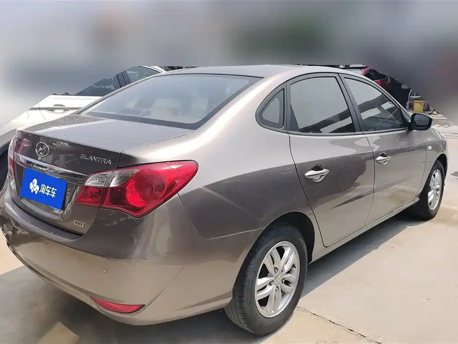 Hyundai Elantra 2015 — фото 3