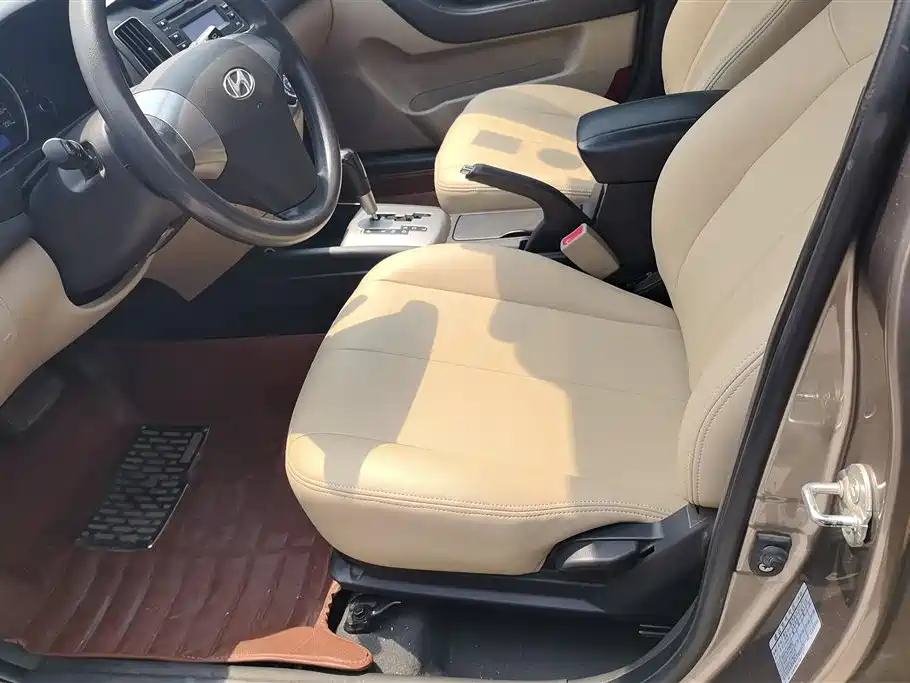 Hyundai Elantra 2015 — фото 9