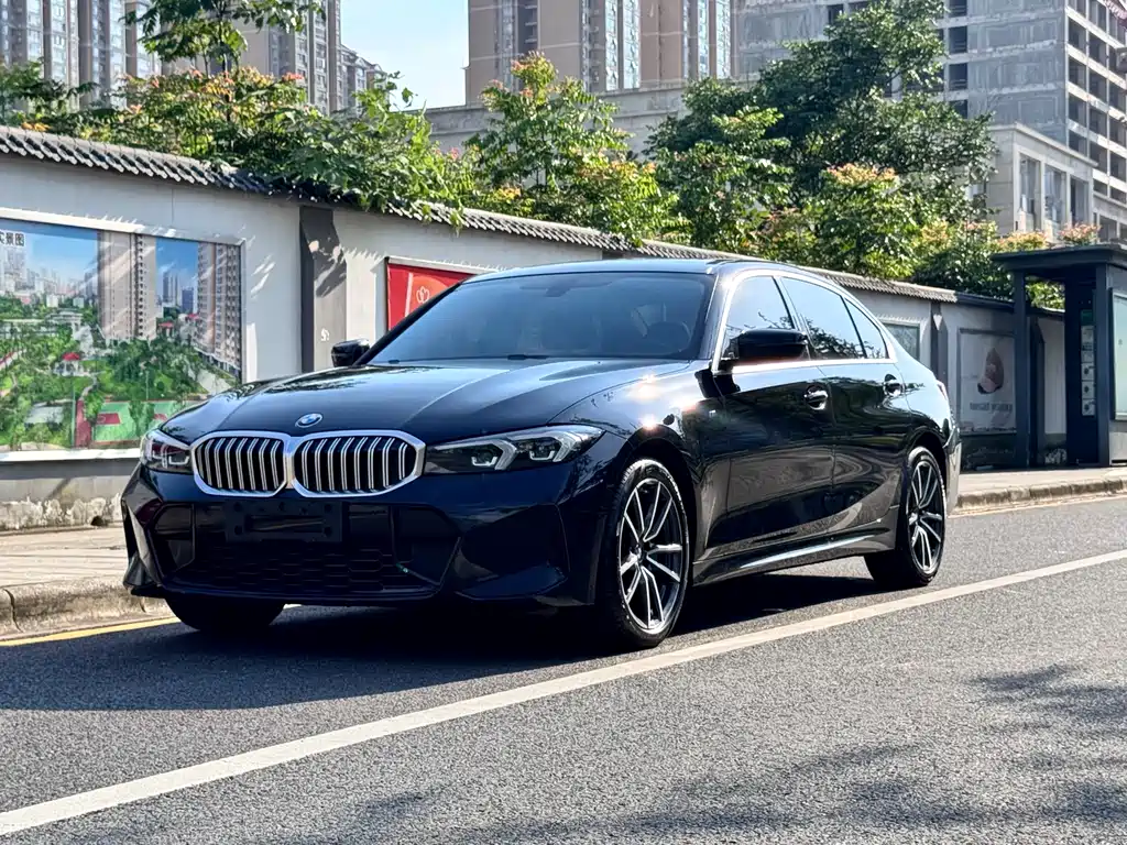 BMW 3 Series 2023 — фото 1
