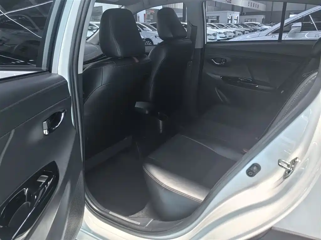 Toyota Yaris L 2021 — фото 15