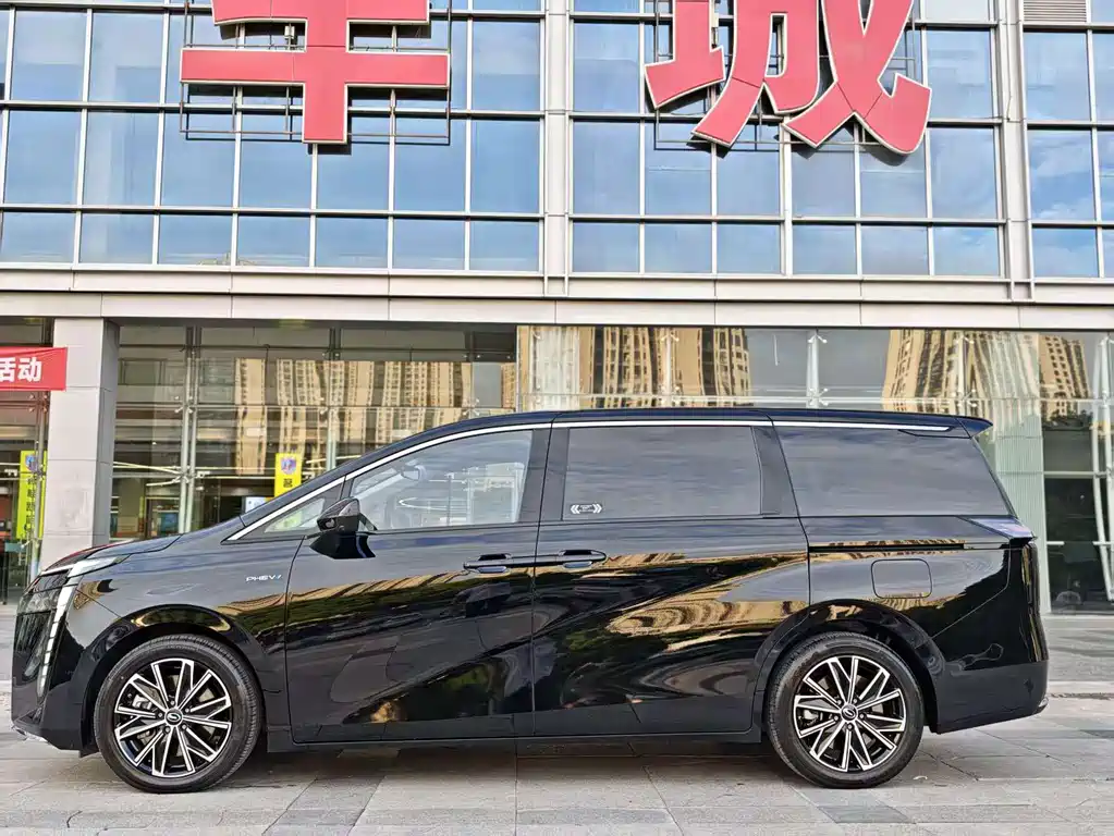 GAC Motor E8 PHEV 2024 — фото 17