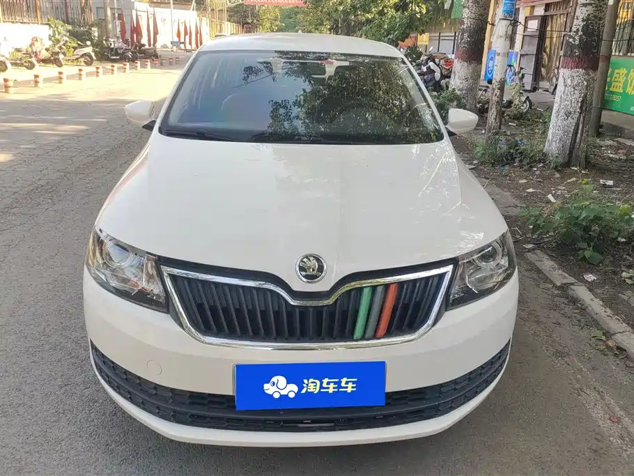 Skoda Rapid Spaceback 2018 — фото 2