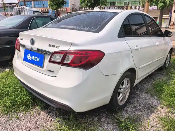Changan Yuexiang V5 2015