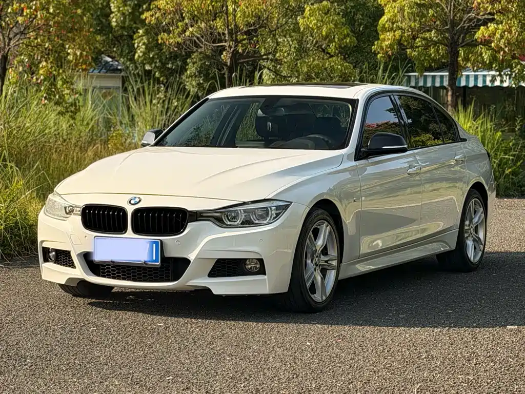 BMW 3 Series 2018 — фото 1