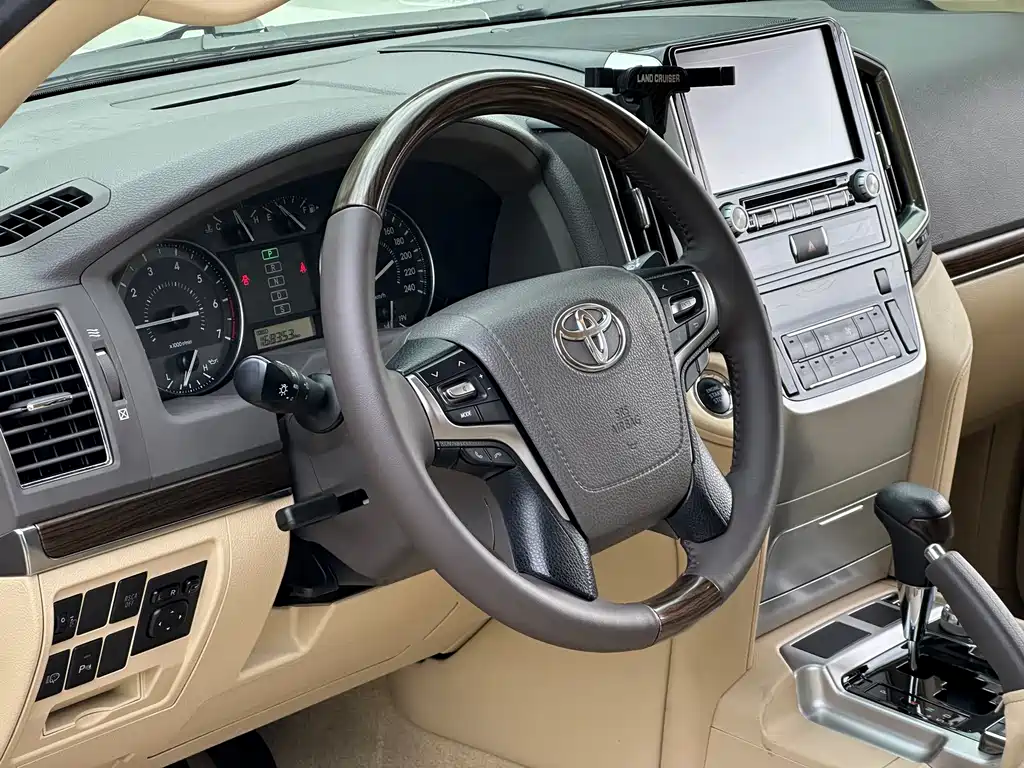 Toyota Land Cruiser 2018 — фото 8