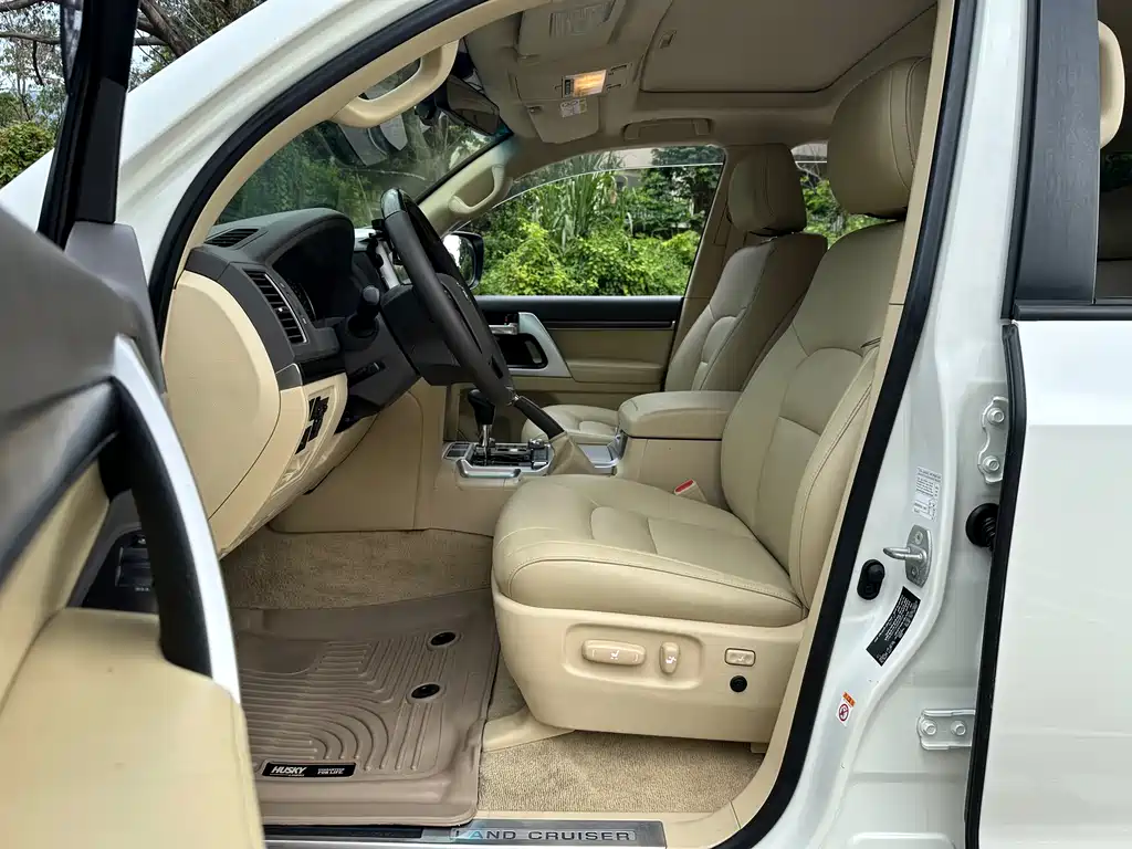 Toyota Land Cruiser 2018 — фото 10