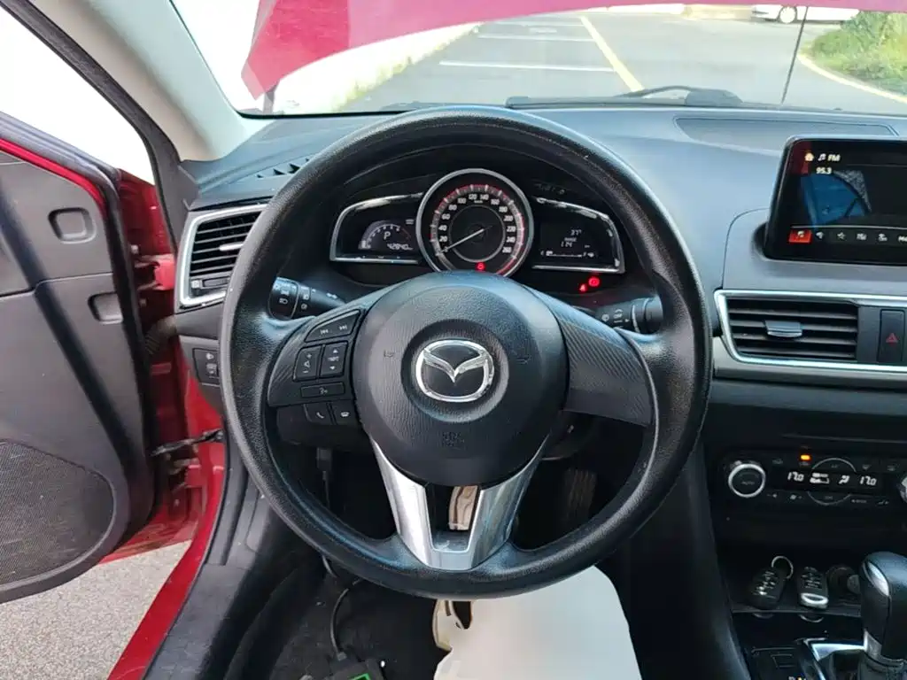 Mazda 3 Axela 2016 — фото 11