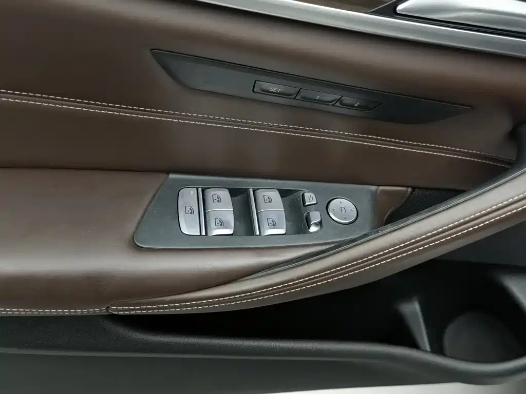 BMW 5 Series New Energy 2020 — фото 9