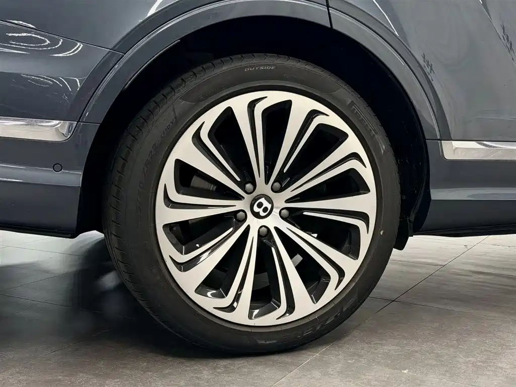 Bentley Bentayga 2021 — фото 15
