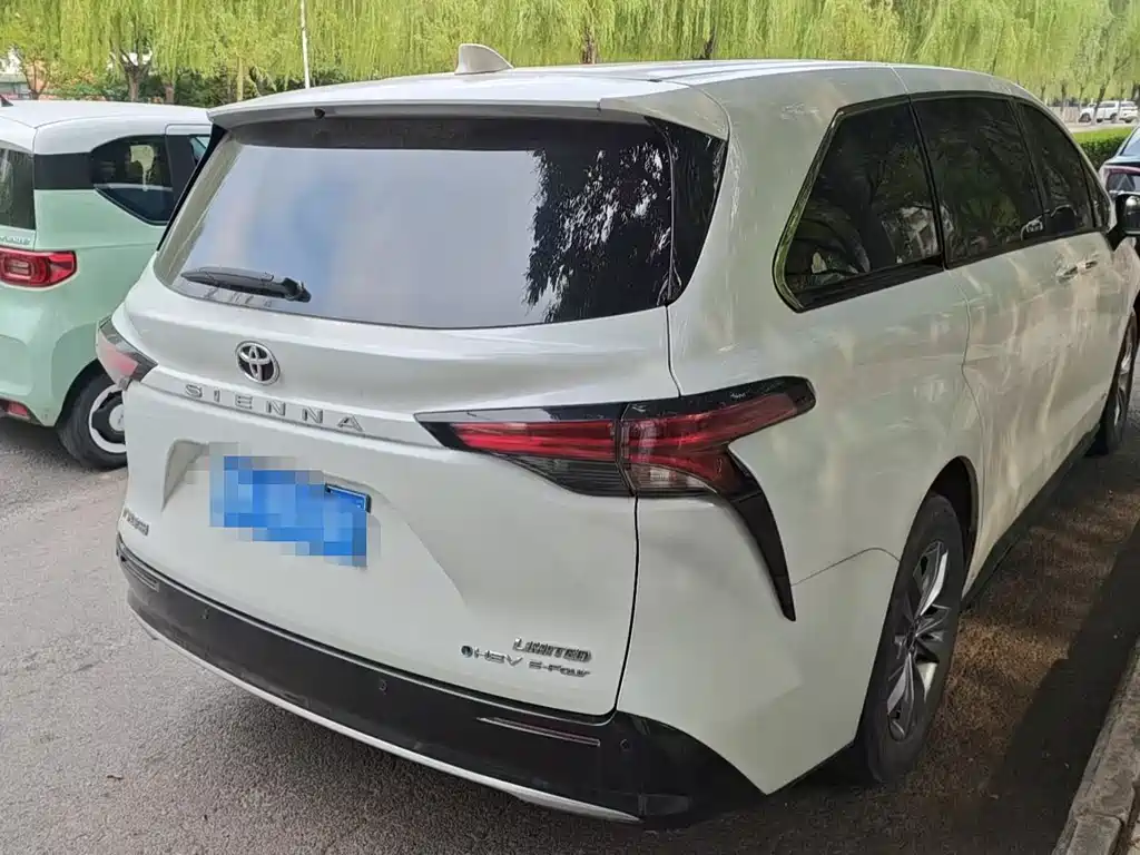 Toyota Sienna 2024