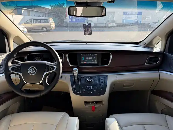 Buick GL8 2017