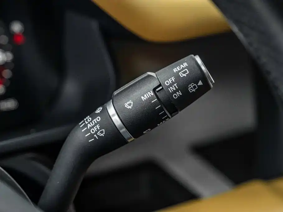 Land Rover Defender 2023 — фото 12