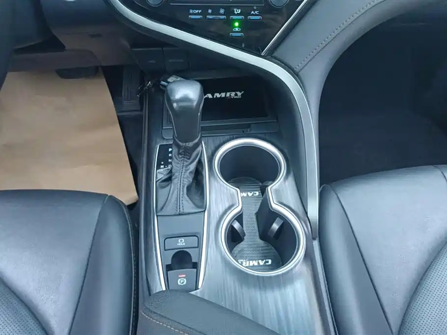 Toyota Camry 2023 — фото 16