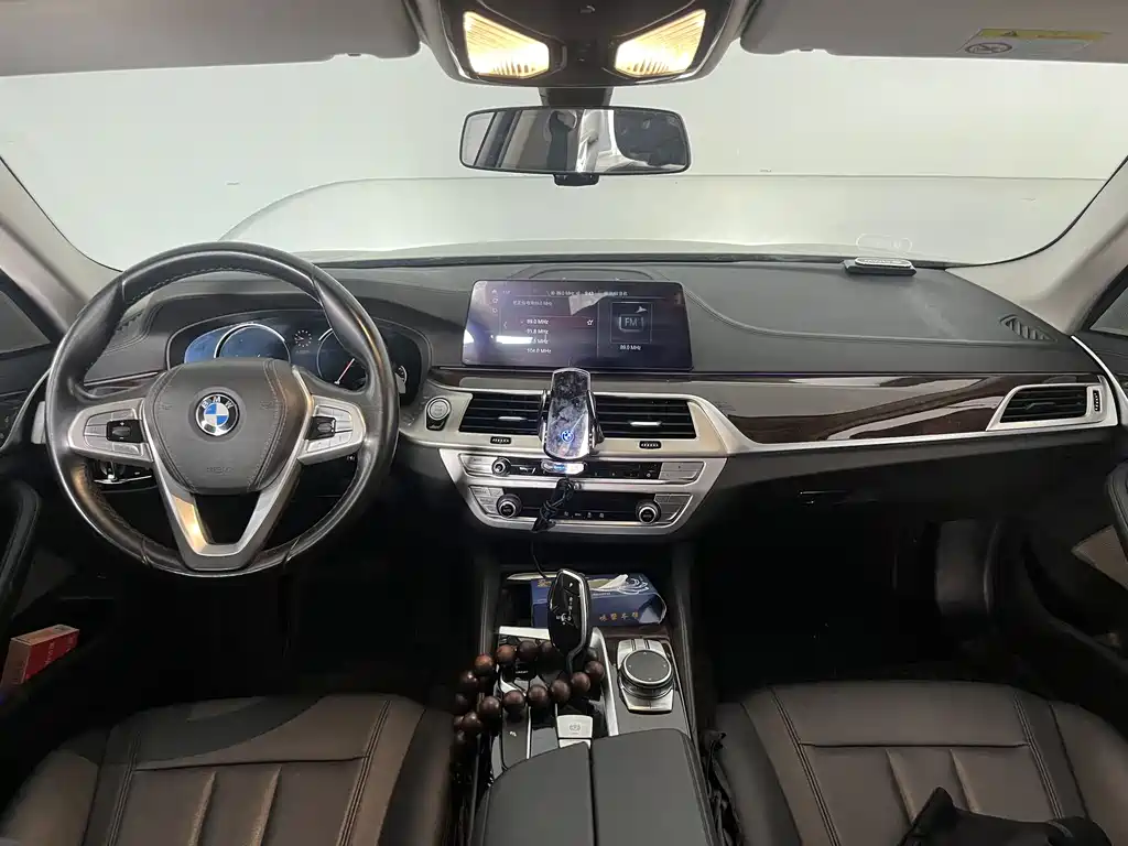 BMW 5 Series 2018 — фото 8