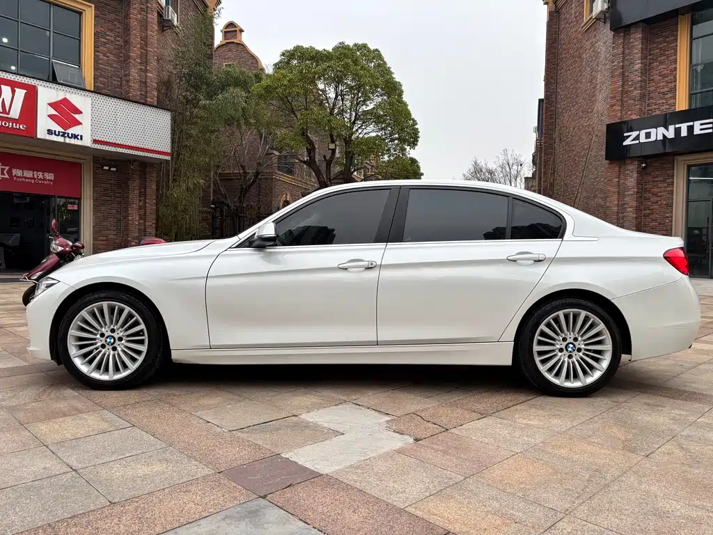 BMW 3 Series 2018 — фото 19