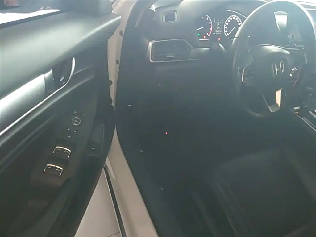 Honda Accord 2018 — фото 12