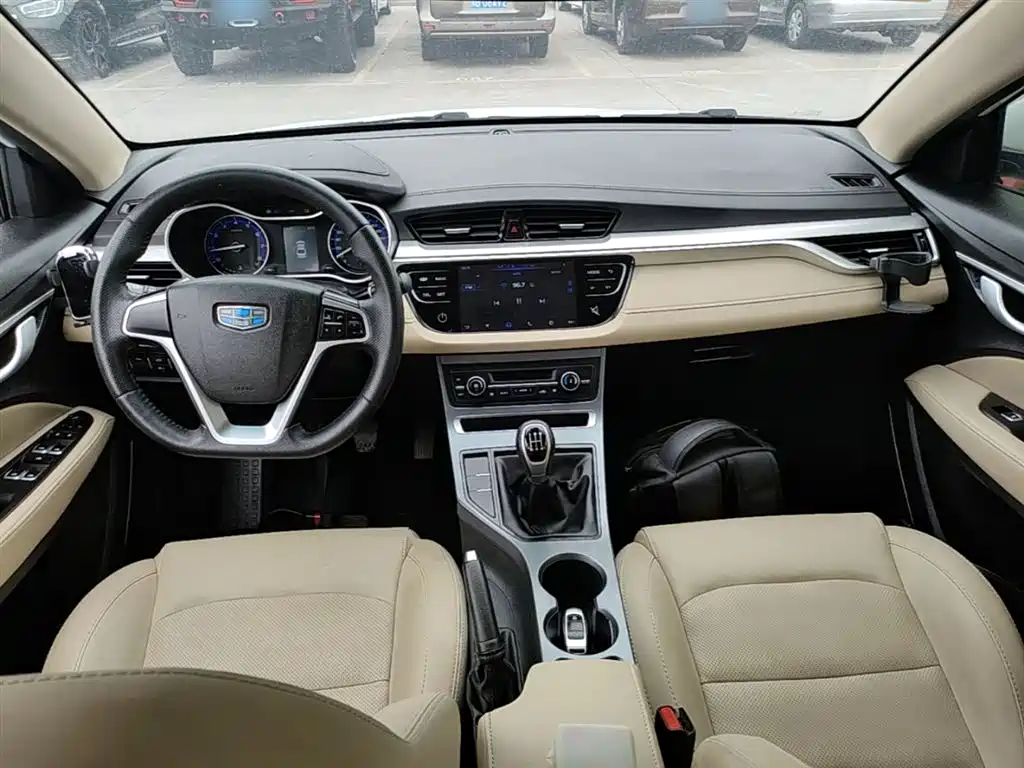Geely Emgrand 2018 — фото 10