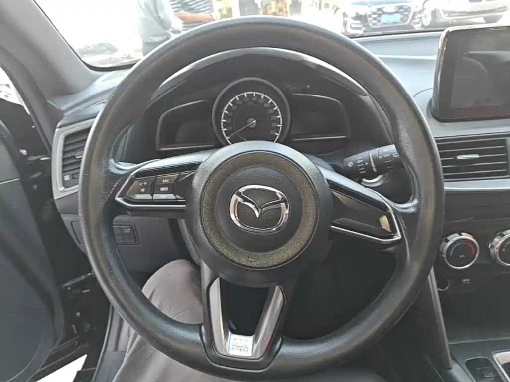 Mazda CX-4 2018 — фото 11