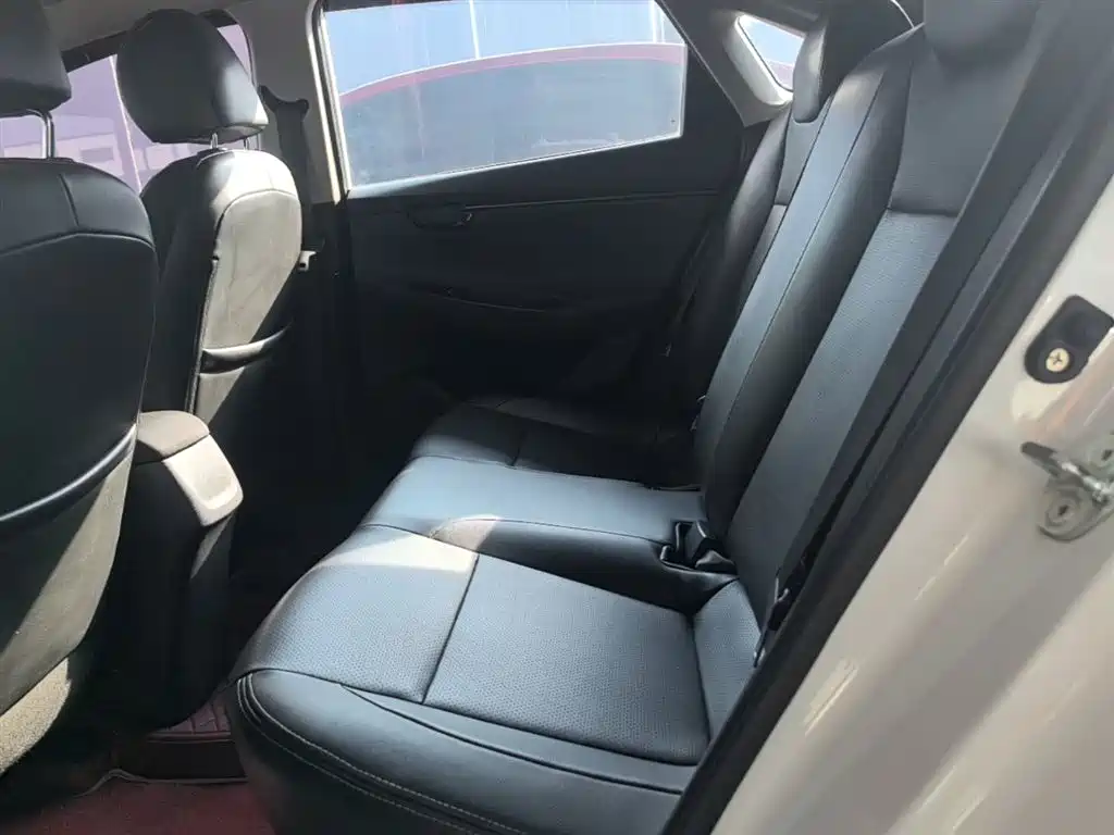 Hyundai Elantra 2018 — фото 17