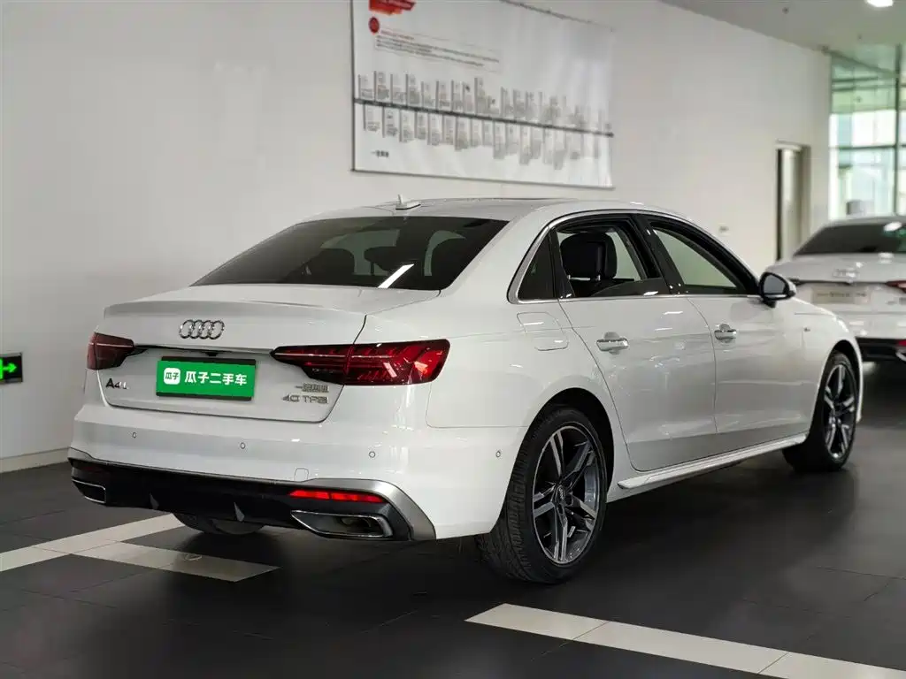 Audi A4L 2021 — фото 7