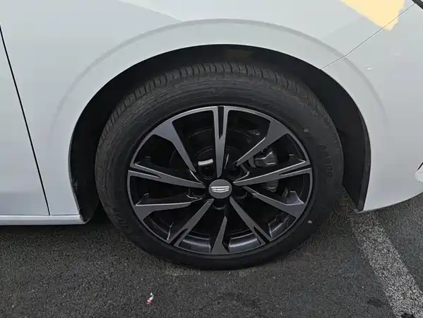 Geely Emgrand 2025