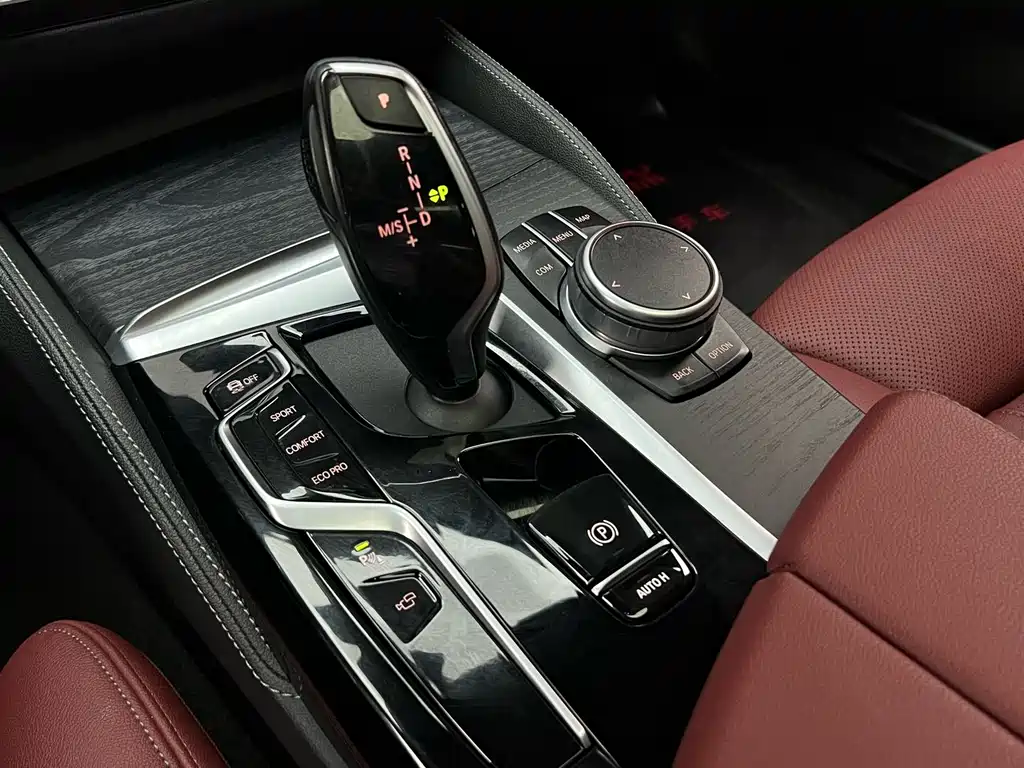 BMW 5 Series 2022 — фото 15