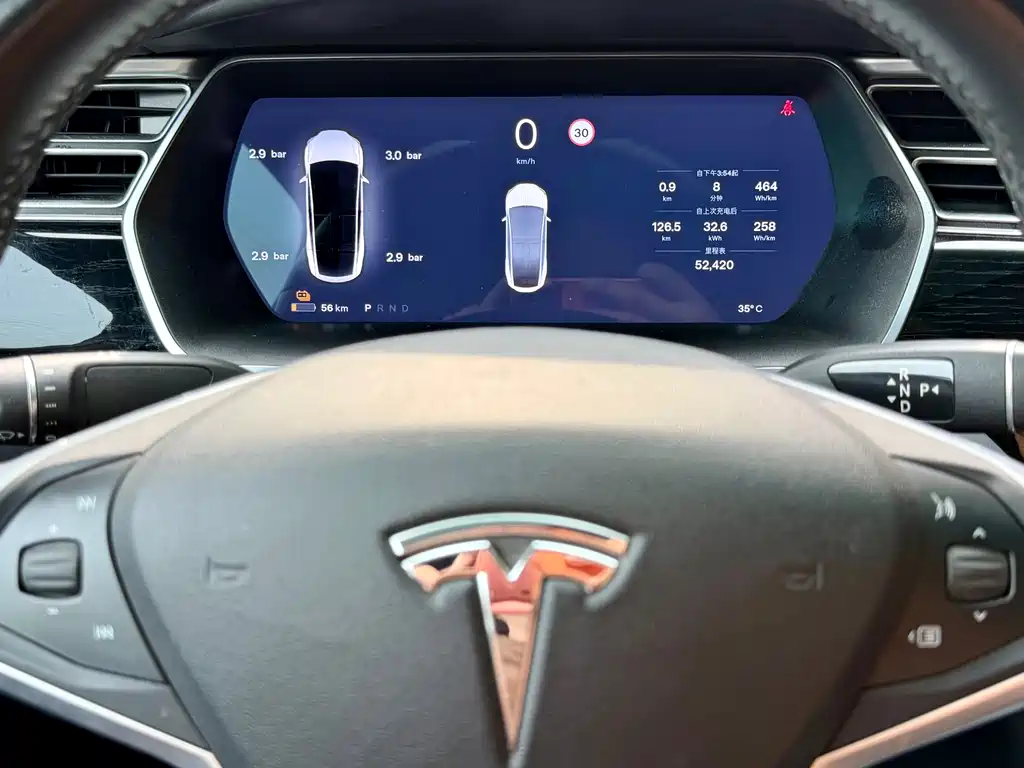 Tesla Model X 2017 — фото 13