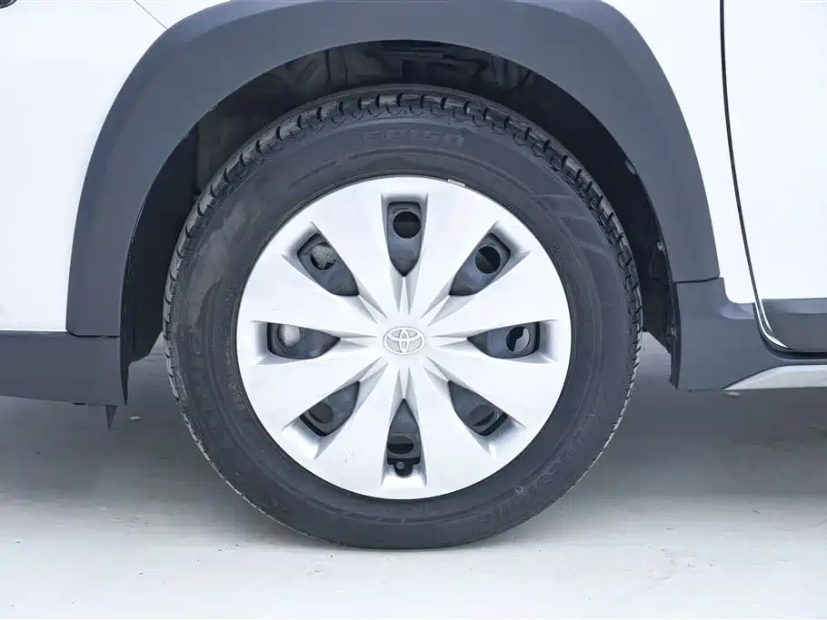 Toyota Yaris L 2022 — фото 10
