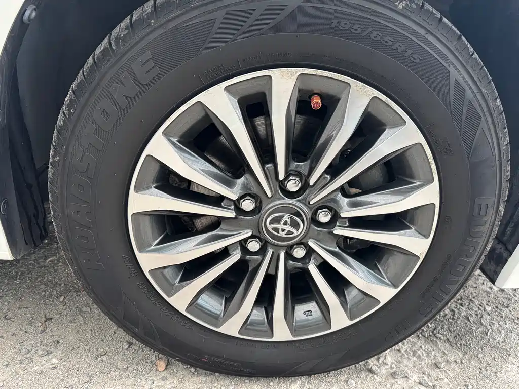 Toyota Corolla 2018 — фото 13