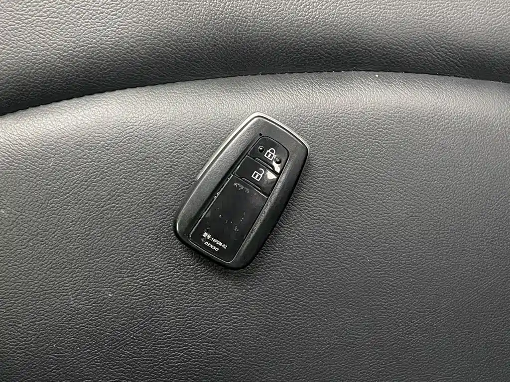 Toyota RAV4 2021 — фото 19