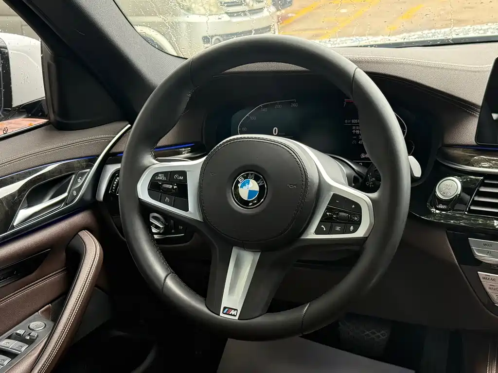 BMW 5 Series 2020 — фото 12