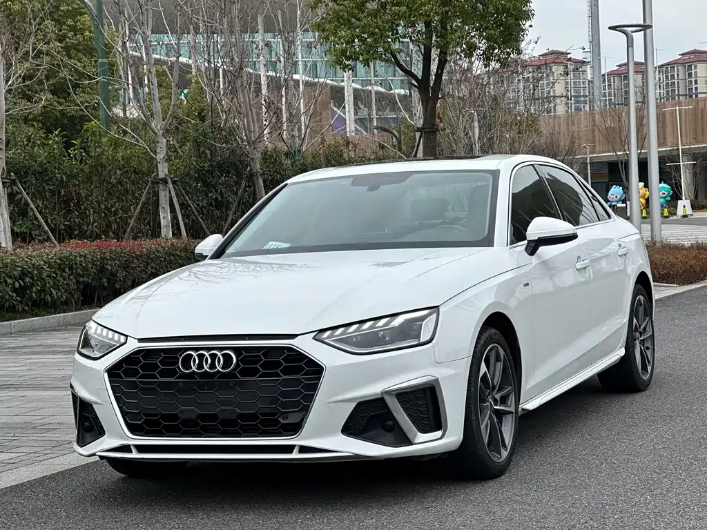 Audi A4L 2020 — фото 1