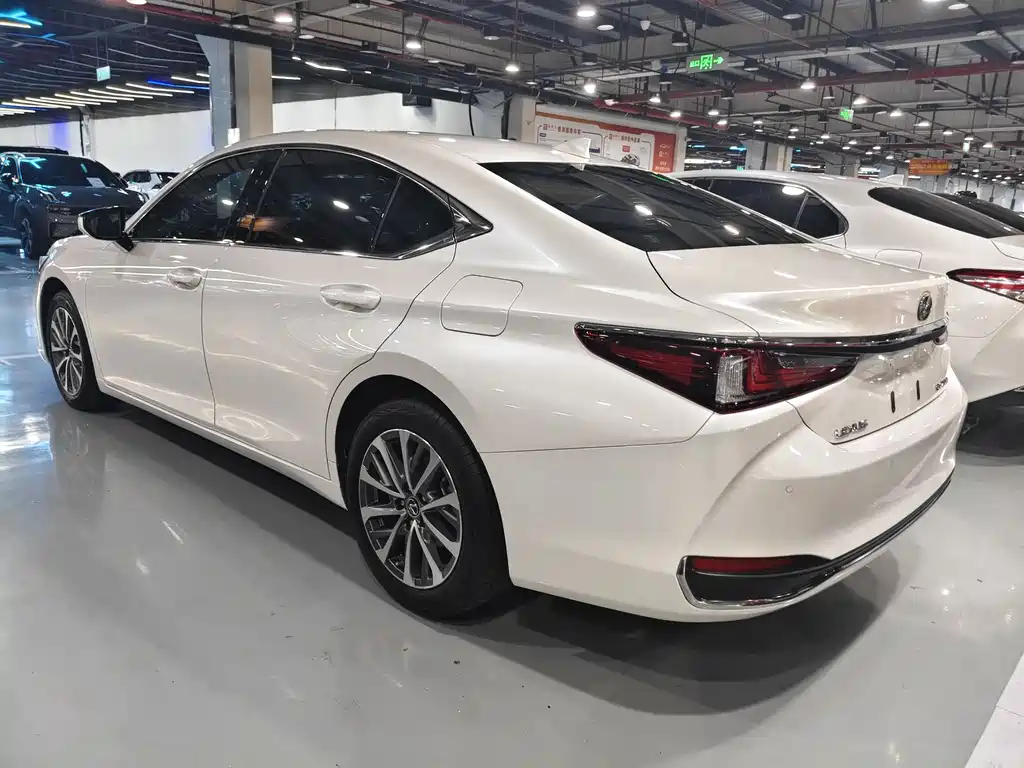 Lexus ES 2023 — фото 15