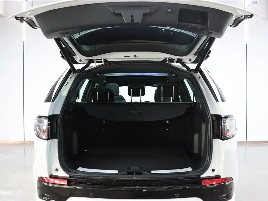 Land Rover Discovery Sport 2023 — фото 8