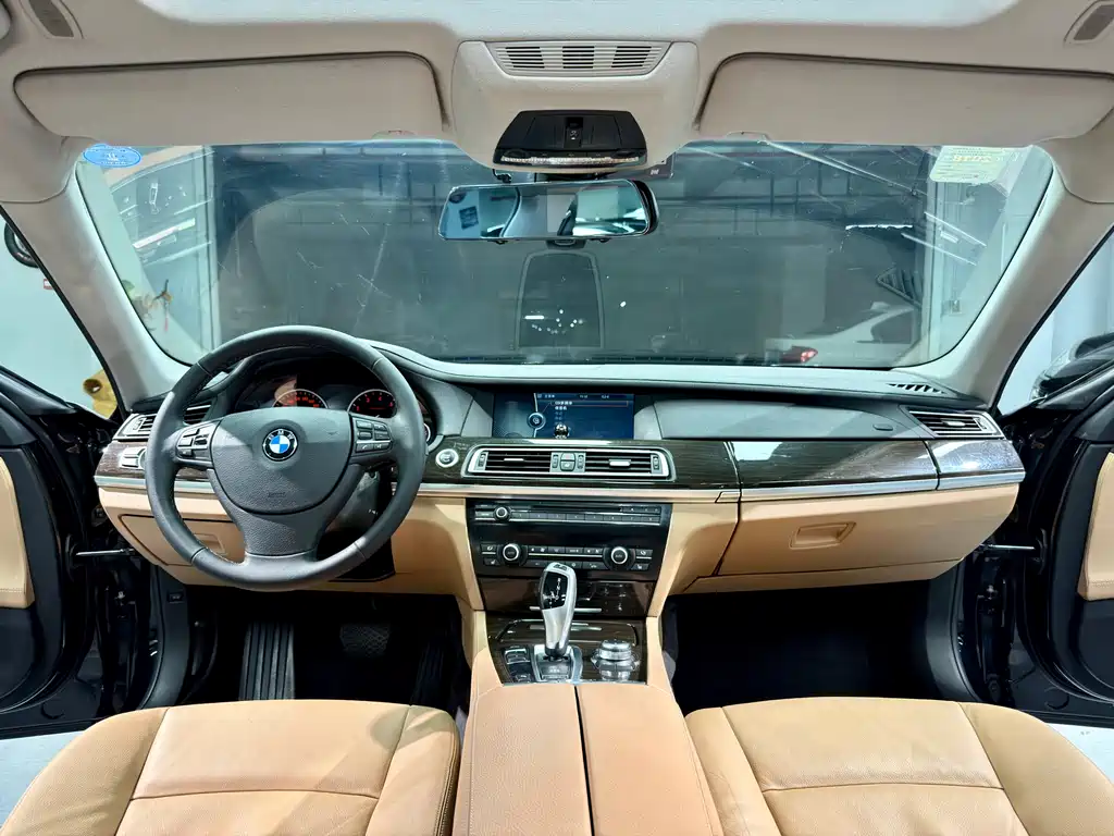 BMW 7 Series 2012 — фото 13