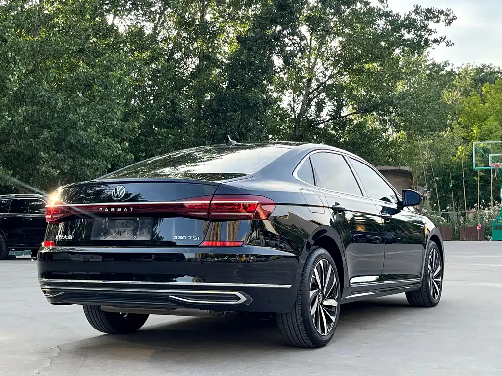 Volkswagen Passat 2023 — фото 5