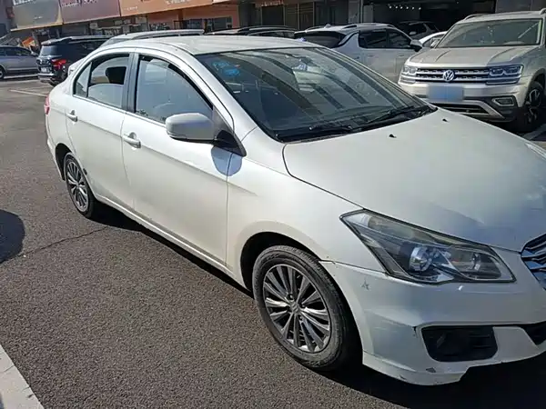 Suzuki Qiyue 2015