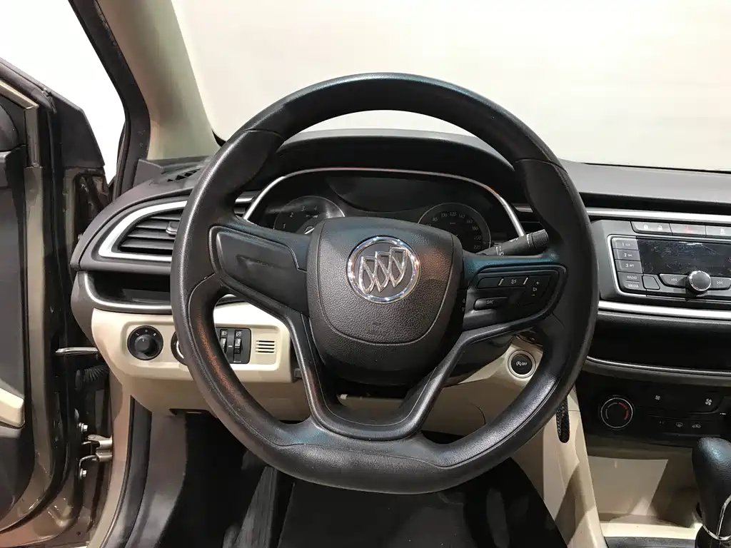 Buick Excelle 2018 — фото 32