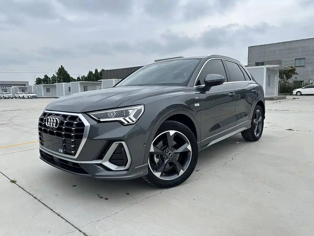 Audi Q3 2023 — фото 1