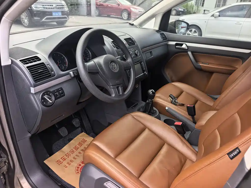Volkswagen Touran 2015 — фото 10