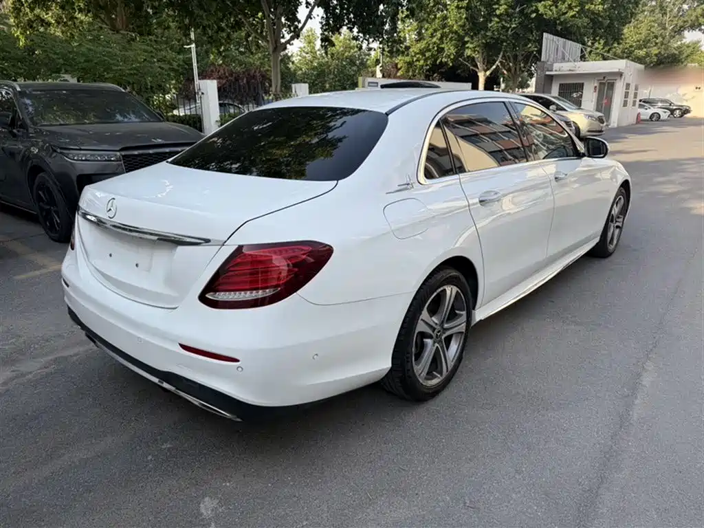 Mercedes-Benz E-Class 2018 — фото 10